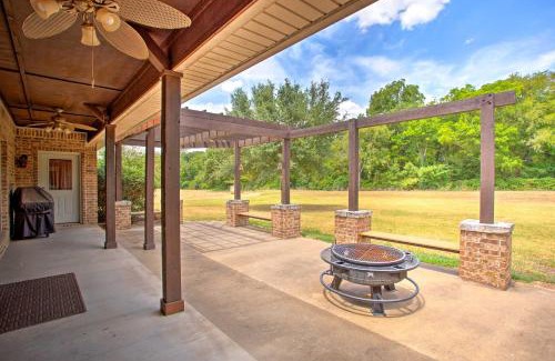 Lindale House | Spacious Stallion Lake Ranch Home with Patio