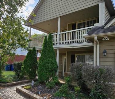 Olive Branch House | Spacious, State Line, Private Pool with king Beds