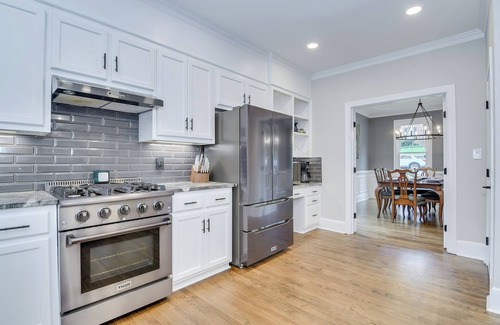 Martinez House | Spacious Stay off Stevens Way