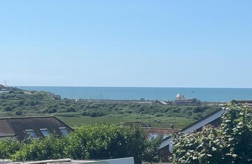 Bishopstone Apartment | Spacious Studio Cabin with Sea/Downs views Sole Use of HotTub in Seaford