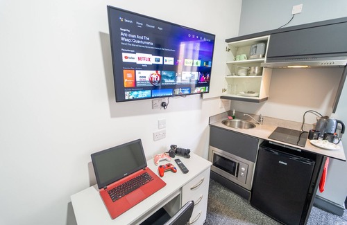 Birmingham Apartment | Spacious Studio Near City Centre!