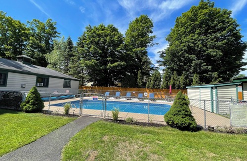 Old Forge Cottage | Spacious Studio with Kitchenette, Sitting Area and Full Bath!