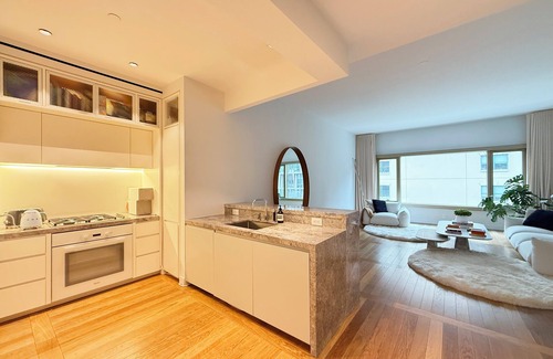 Tribeca Condo | Spacious Stunning 1BR condo in Tribeca with Gym