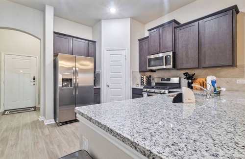 Converse House | Spacious & Stylish 3BR Retreat with 2 Full Baths – Your Perfect Getaway!