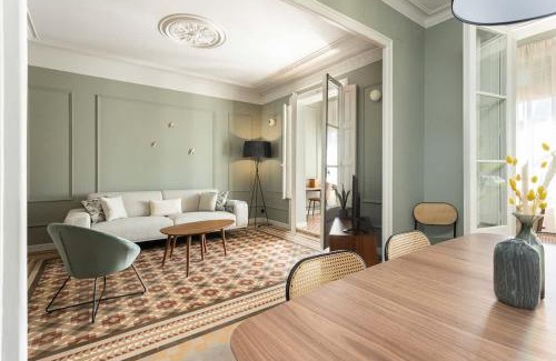 Dreta de l'Eixample Apartment | Spacious Stylish 4-bedroom Modernist Apartment