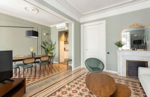 Dreta de l'Eixample Apartment | Spacious Stylish 4-bedroom Modernist Apartment