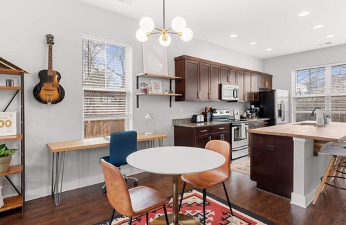 Nashville House | Spacious & Stylish Townhome Right in the Walkable Artsy District of East Nash- Sleeps 6 Comfortably!