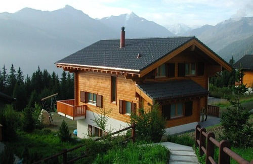 Vex Ski Chalet | Spacious, sunny chalet in a quiet spot