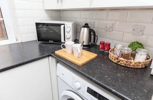 Hemsworth House | Spacious three bedroom property!