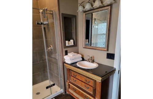 Midtown House | Spacious three bedroom Townhome in Blackstone