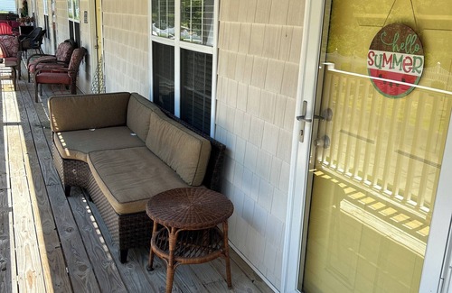 White Lake House | Spacious townhome in private community with community pool and lake access