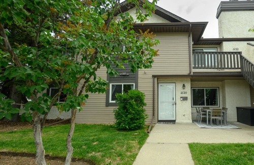 Cedarbrae Condo | Spacious townhouse located in a quiet central community close to amenities