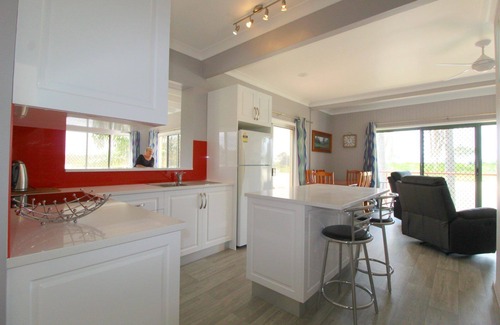 Crescent Head Apartment | SPACIOUS & TRANQUIL WATERFRONT RELAXATION