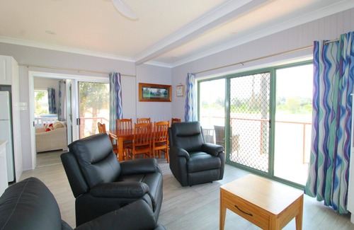 Crescent Head Apartment | SPACIOUS & TRANQUIL WATERFRONT RELAXATION