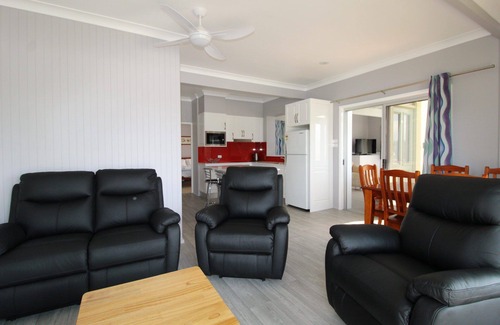 Crescent Head Apartment | SPACIOUS & TRANQUIL WATERFRONT RELAXATION