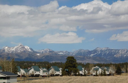 Pagosa Springs House | Spacious tri-level townhome with garage located in uptown Pagosa Lakes!