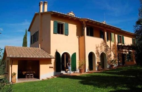 Palaia House | Spacious Tuscan Villa Retreat