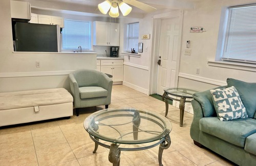 Fort Myers Beach House | Spacious Two King, One Bath, Pool, Tiki Bar, Duplex, One Blk to Times Sq./Beach