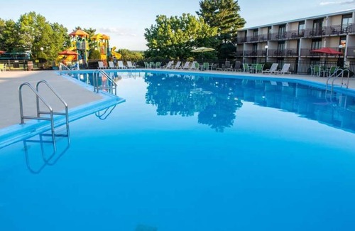 Harrisburg - Hershey House | Spacious Unit w/Pool Access, Parking & Airport Shuttle - Pets are Allowed