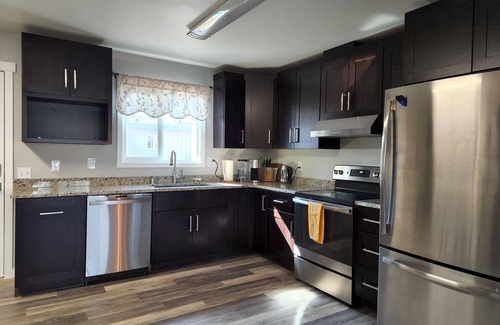 Sand Lake Apartment | spacious updated 2 BR apartment, minutes from the airport