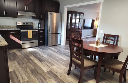 Sand Lake Apartment | spacious updated 2 BR apartment, minutes from the airport