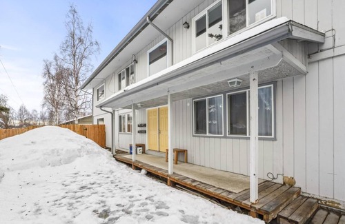 Sand Lake Apartment | spacious updated 2 BR apartment, minutes from the airport