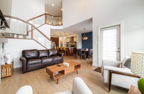 West Edmonton House | Spacious Upper Suite near West Edmonton Mall with Hot Tub & King Ensuite