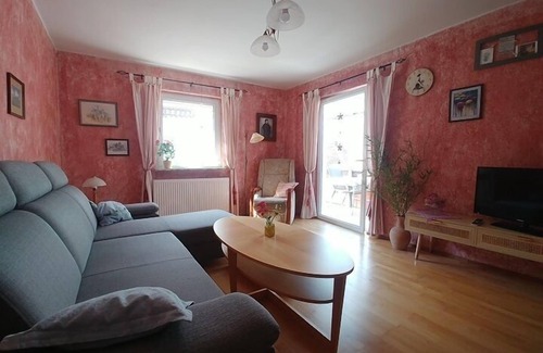 Mainberg Apartment | Spacious vacation apartment directly below Mainberg Castle