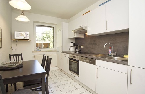 Pantow Apartment | Spacious vacation apartment with terrace and garden in the quiet Wildrose country house