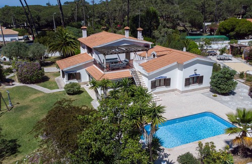 Praia das Macas Villa | Spacious villa for 10 - Private Heated Pool - Tranquil location - 1km from beach