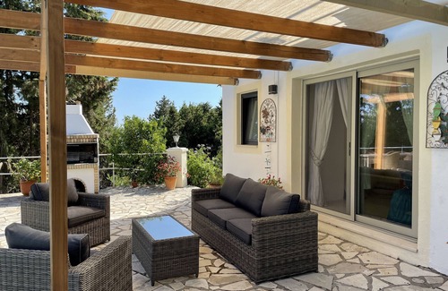 Paxos Villa | Spacious villa in extensive private grounds overlooking Ahai bay near Erimitis
