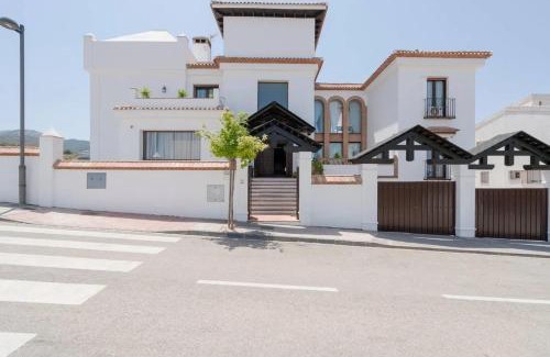 La Zubia Villa | Spacious Villa in Granada with Private Pool and Jacuzzi