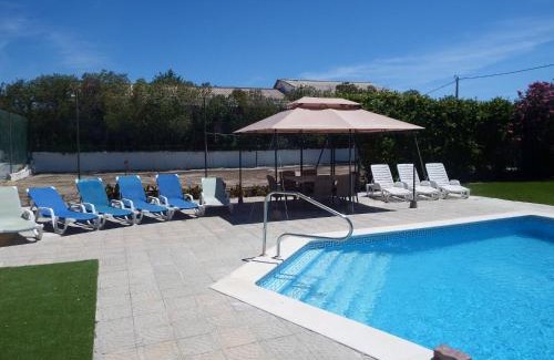 Barros Villa | Spacious Villa Lara Estoi with heated pool