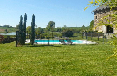 Montirat Villa | SPACIOUS VILLA WITH HEATED SWIMMING POOL