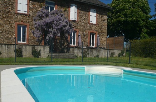 Montirat Villa | SPACIOUS VILLA WITH HEATED SWIMMING POOL