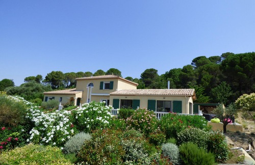 Verzeille Villa | Spacious Villa with Pool Overlooking Vineyards