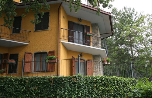 Scheggia Villa | Spacious villa with shady private garden and swimming pool. Small gym for the more sporty, satellite