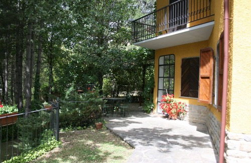 Scheggia Villa | Spacious villa with shady private garden and swimming pool. Small gym for the more sporty, satellite