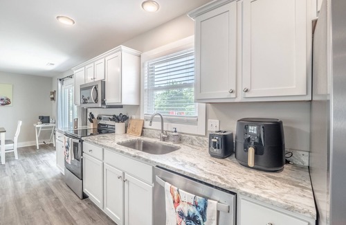 Silver Lake House | Spacious w/all King Beds, 15 min from Beach + Downtown, Pup Friendly!