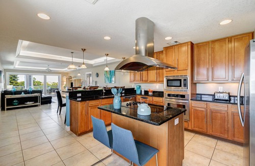 Clearwater Beach Condo | Spacious Waterfront, 3 BR/3 BA, Water Views, Walk to All