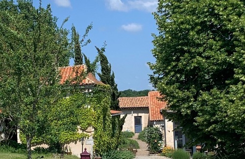 Juignac Cottage | Spacious, well-equipped country cottage in a peaceful rural setting.