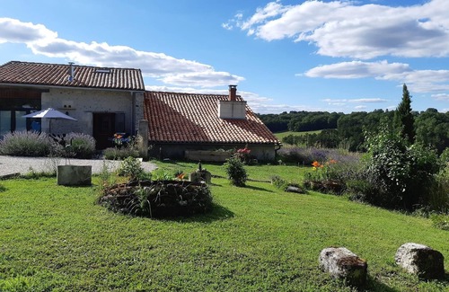 Juignac Cottage | Spacious, well-equipped country cottage in a peaceful rural setting.