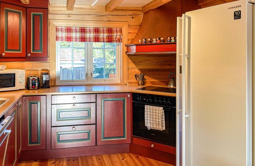 Skeikampen House | Spacious wooden cottage overlooking Veslefjell and close to alpine slopes and hiking trails.