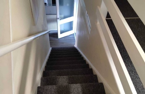 Southall Green House | Spacious x4 bed * free wifi* *driveway*garden*