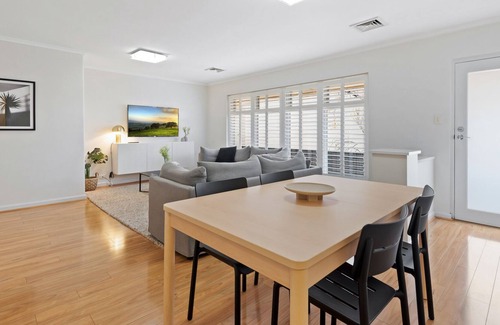 Brighton Apartment | Spaciously Chic 2-Bed In Prime Location