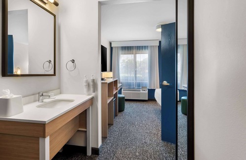 Grapevine Hotel | Spark by Hilton Grapevine DFW North