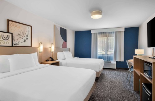 Grapevine Hotel | Spark by Hilton Grapevine DFW North