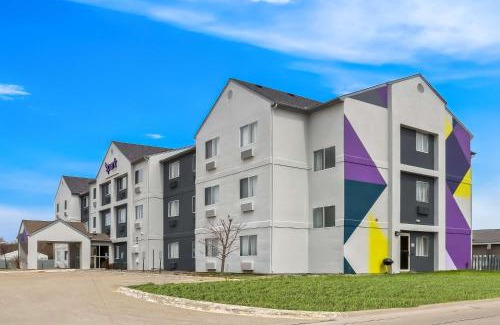 Quad Cities Hotel | Spark By Hilton Moline Quad Cities