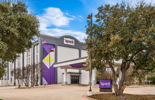 Richardson Hotel | Spark by Hilton Richardson Dallas