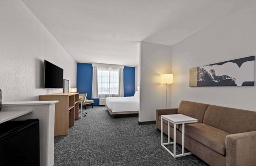Selma Hotel | Spark by Hilton Selma